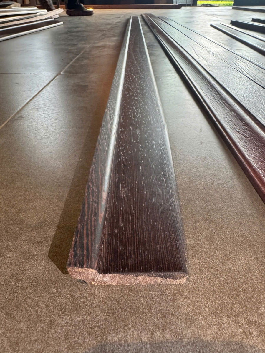 Len chân tường gỗ Chiu Liu