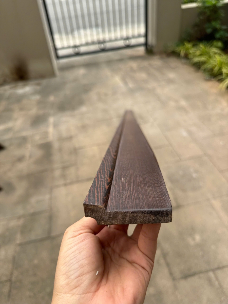 Len chân tường gỗ Chiu Liu