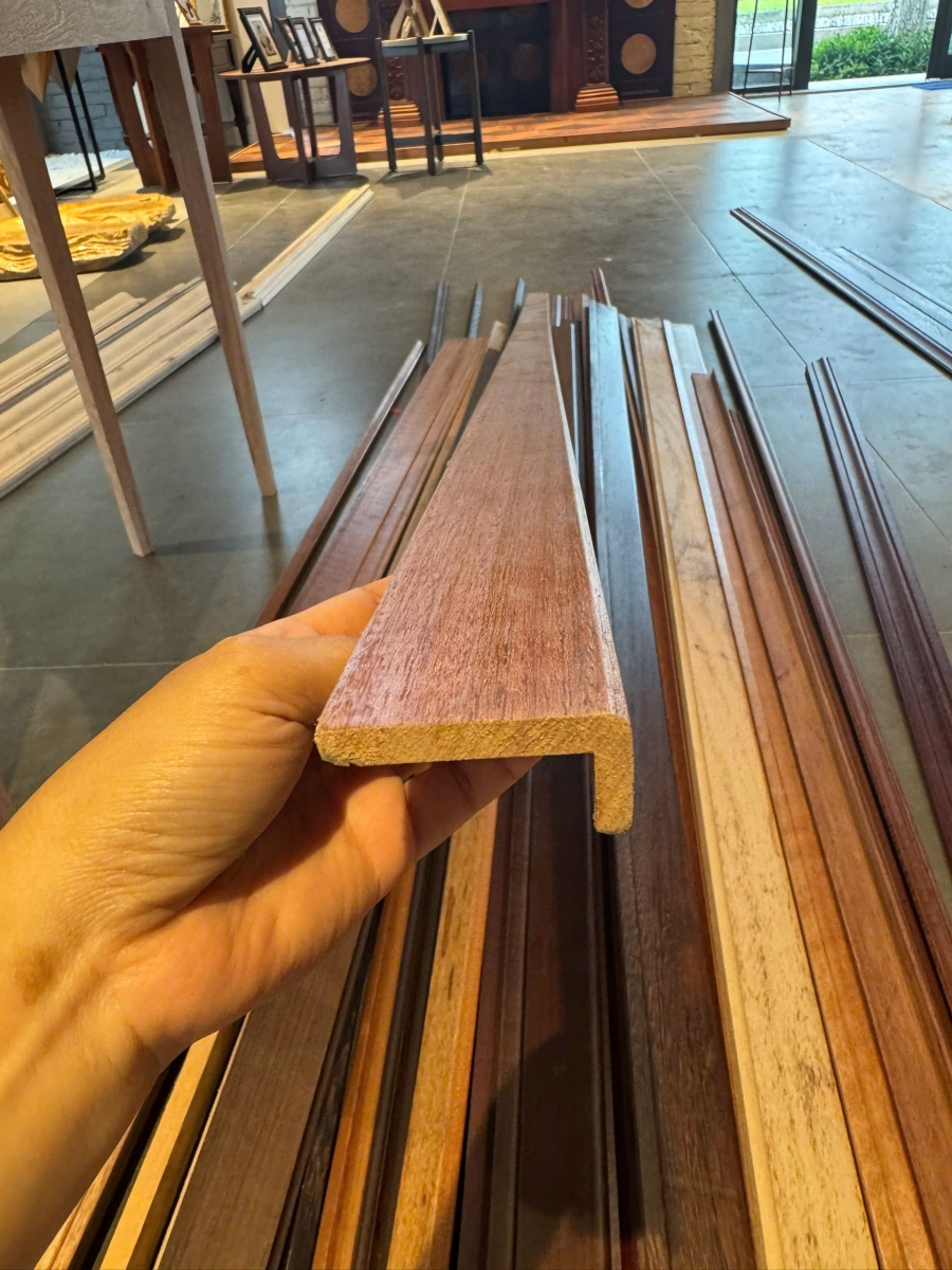 Len chân tường gỗ Gõ đỏ bản từ 5-8,5cm