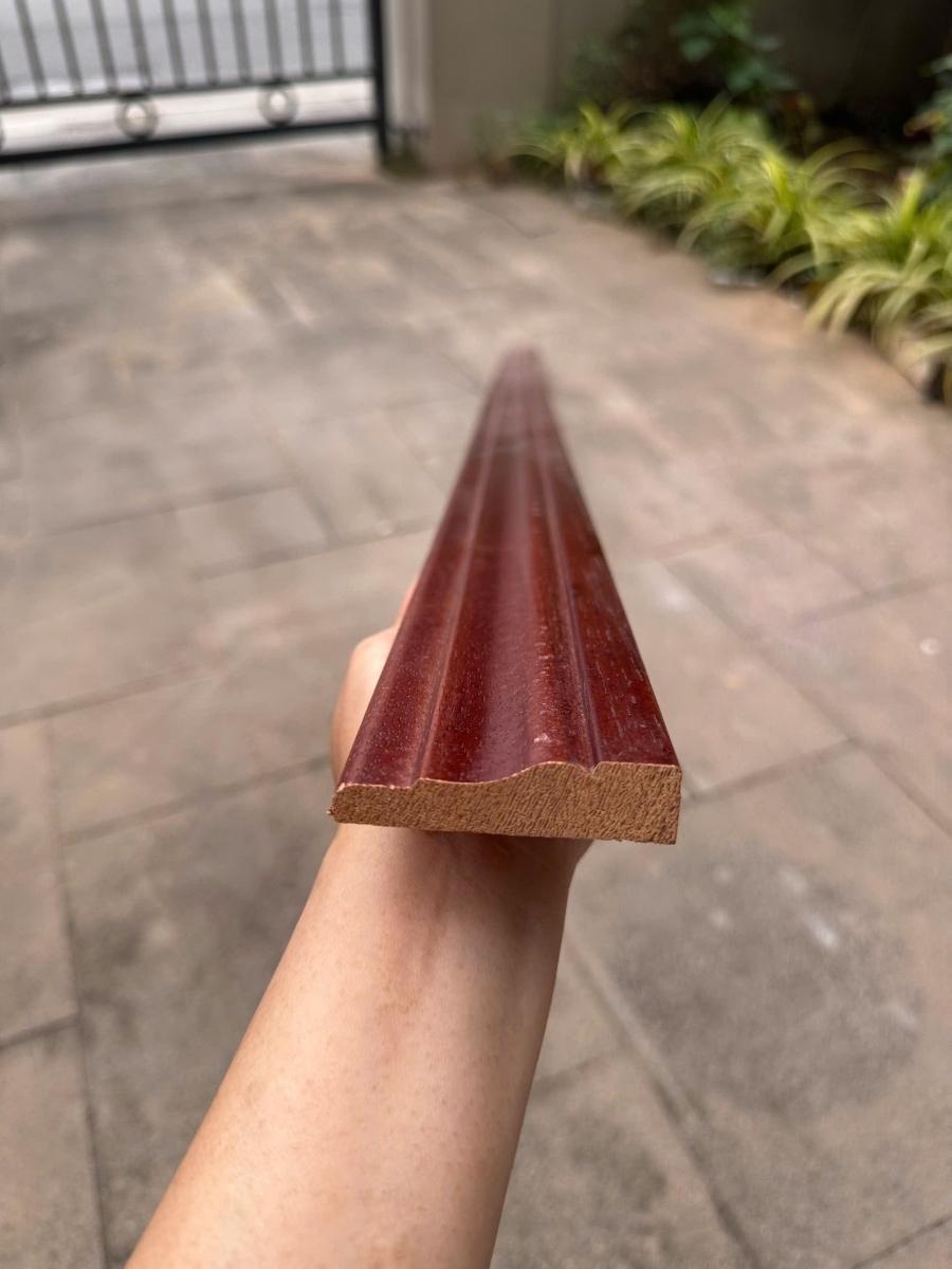 Len chân tường gỗ Gõ đỏ bản từ 5-8,5cm